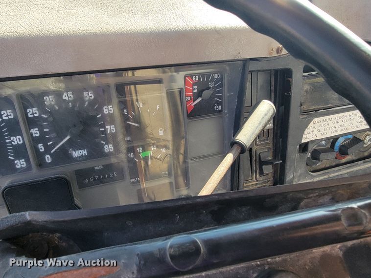 image for item JL9335 2003 International 8100  semi truck