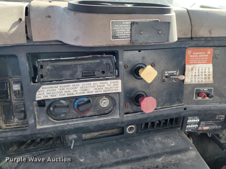 image for item JL9335 2003 International 8100  semi truck