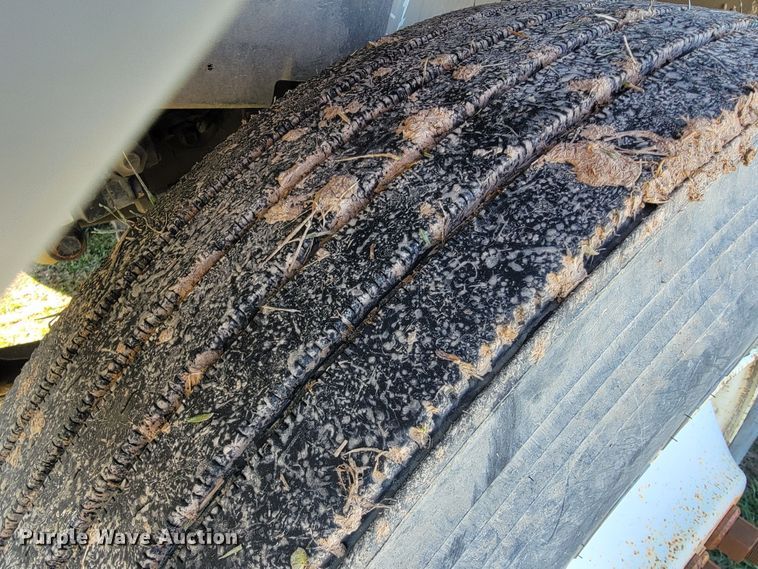 image for item JL9335 2003 International 8100  semi truck