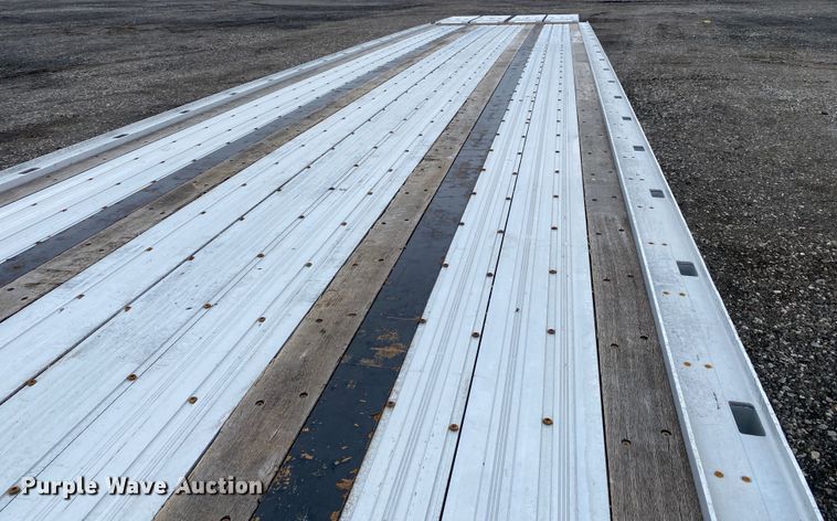 image for item JW9167 2008 Wilson CFD-900BT  drop deck equipment trailer