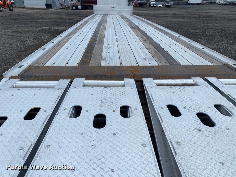 image for item JW9167 2008 Wilson CFD-900BT  drop deck equipment trailer