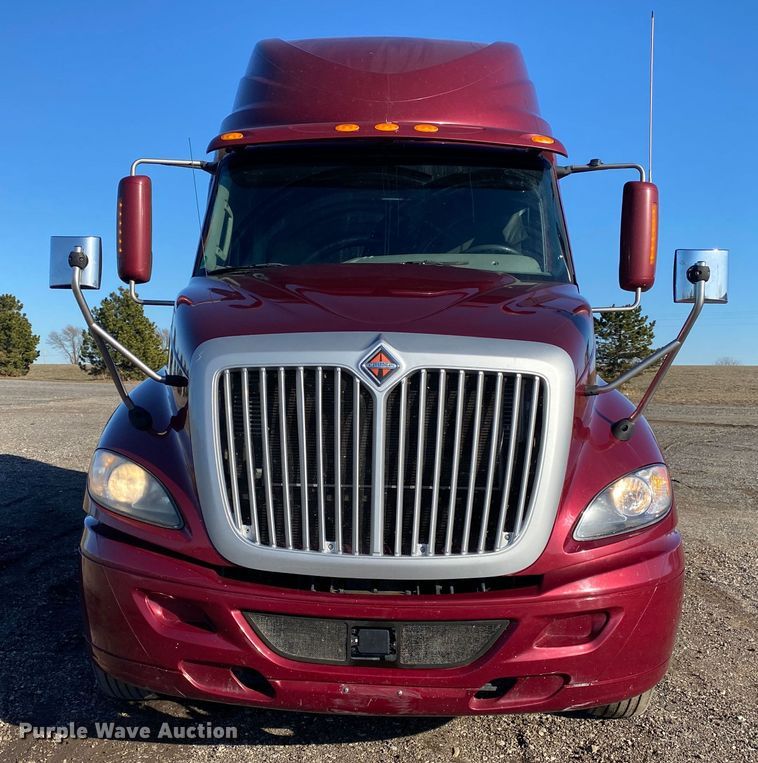 image for item JW9169 2017 International ProStar Plus 122  semi truck