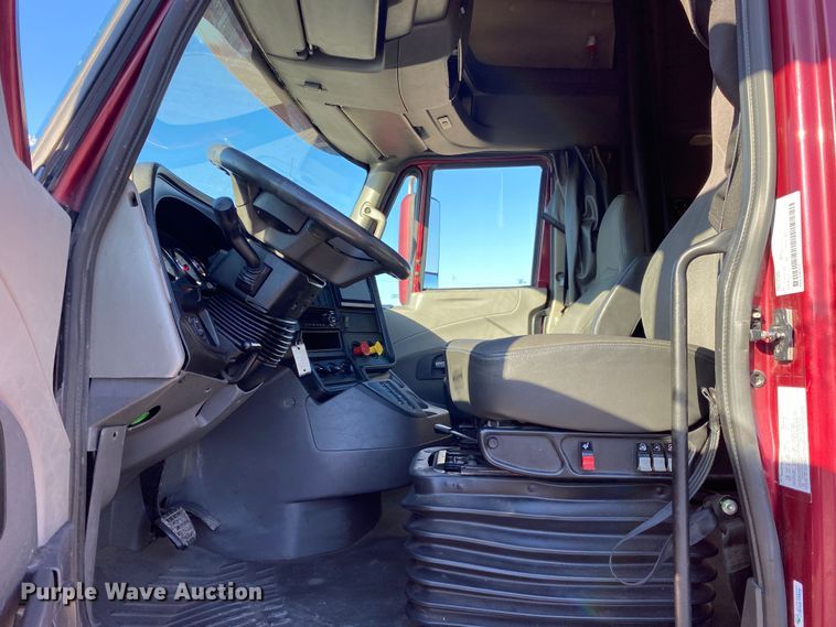 image for item JW9169 2017 International ProStar Plus 122  semi truck