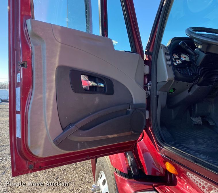 image for item JW9169 2017 International ProStar Plus 122  semi truck