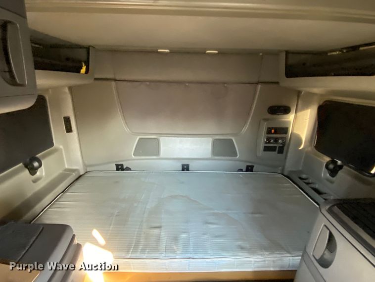 image for item JW9169 2017 International ProStar Plus 122  semi truck