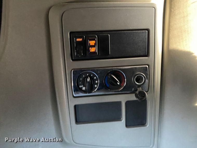 image for item JW9169 2017 International ProStar Plus 122  semi truck