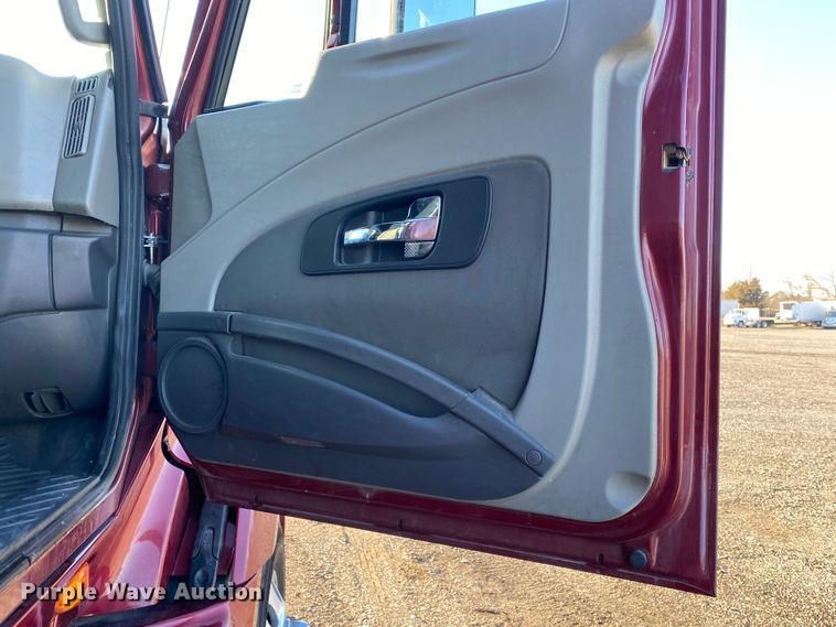 image for item JW9169 2017 International ProStar Plus 122  semi truck