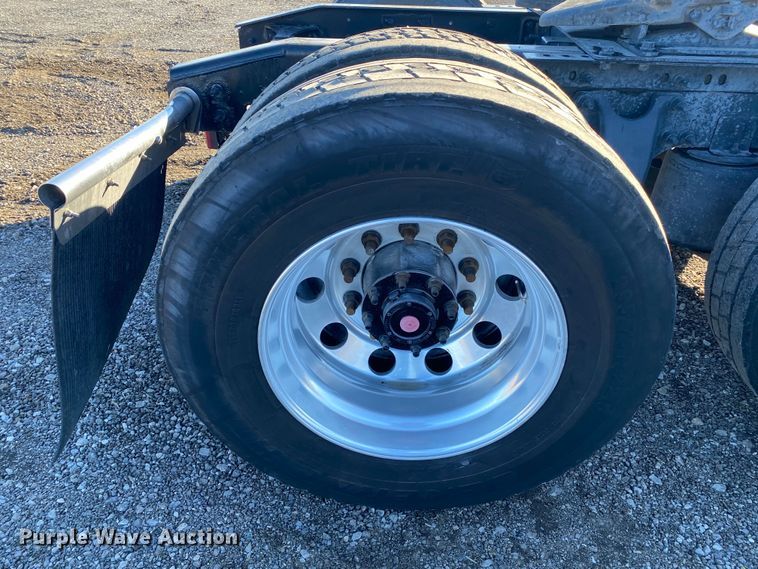 image for item JW9169 2017 International ProStar Plus 122  semi truck