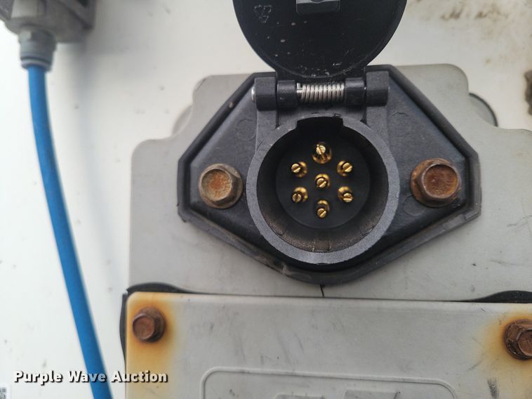 image for item KD9295 2014 Vanguard VIP 4000  dry van trailer