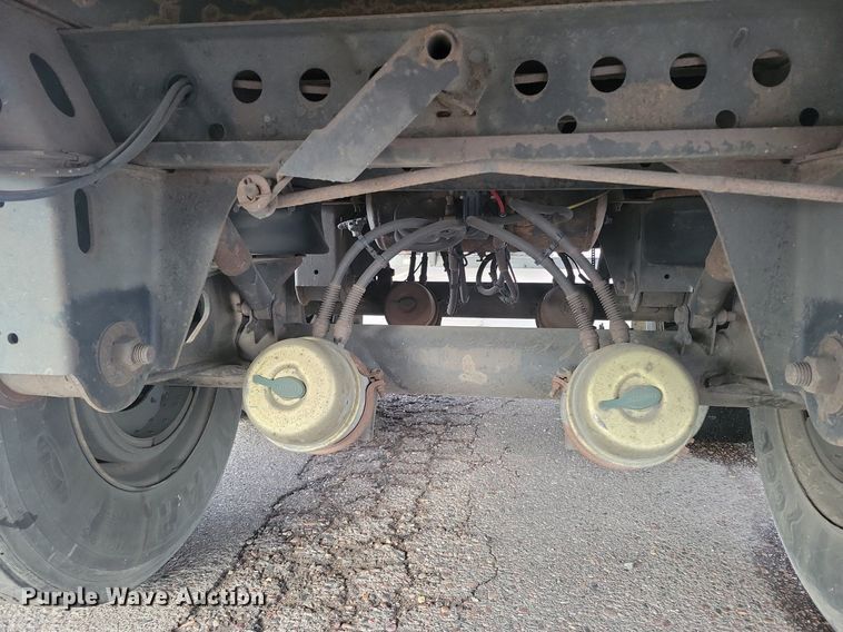 image for item KD9295 2014 Vanguard VIP 4000  dry van trailer