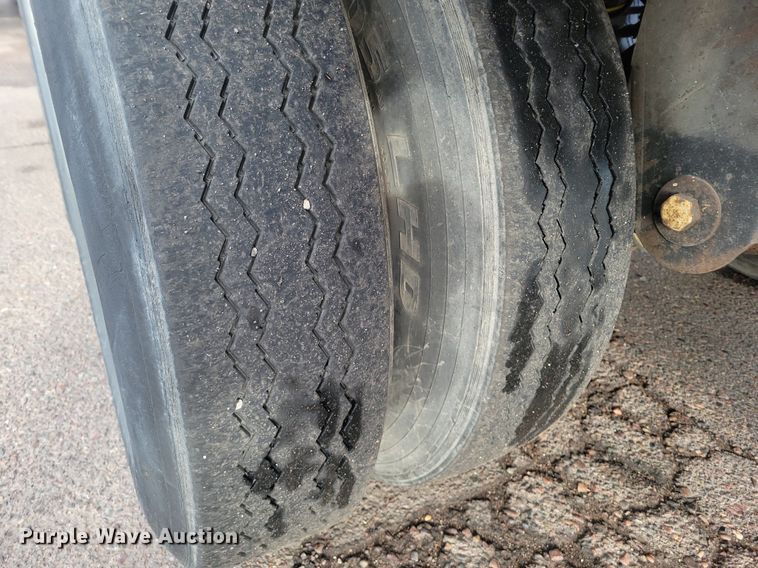 image for item KD9295 2014 Vanguard VIP 4000  dry van trailer