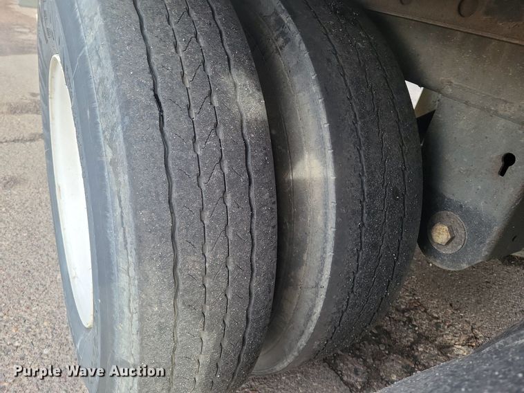 image for item KD9295 2014 Vanguard VIP 4000  dry van trailer