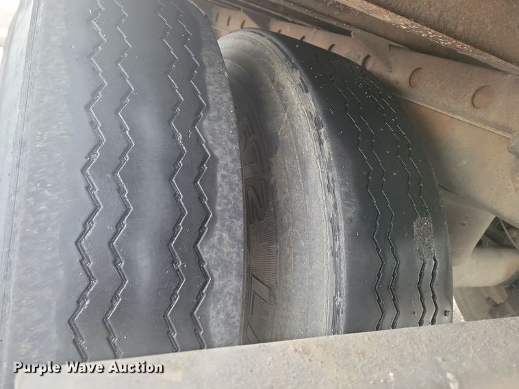 image for item KD9295 2014 Vanguard VIP 4000  dry van trailer