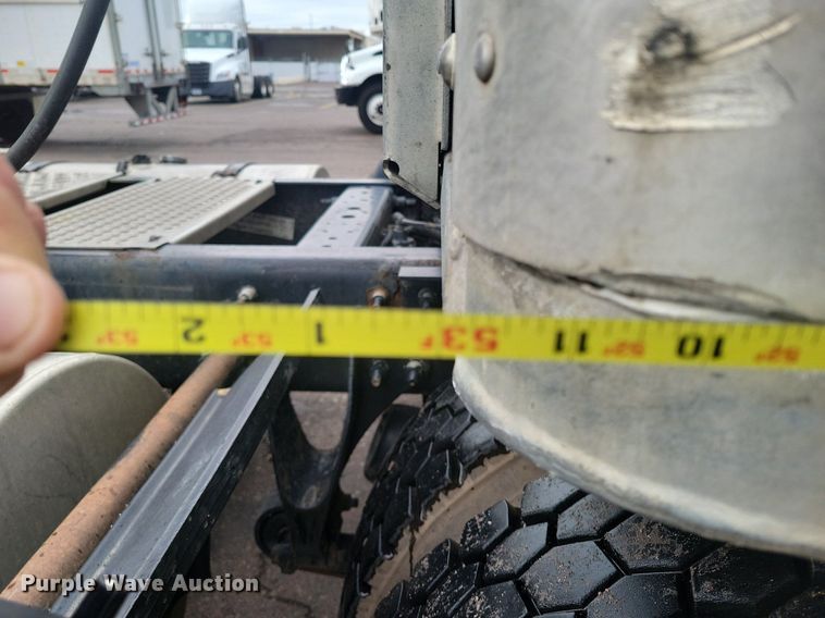 image for item KD9296 2016 Vanguard Rem VIP 4000  dry van trailer