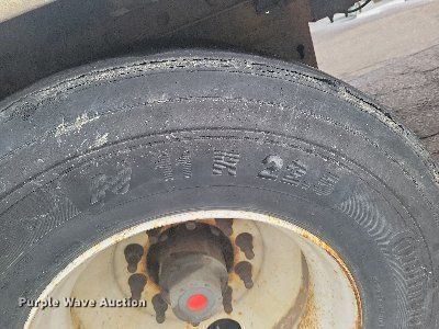 image for item KD9296 2016 Vanguard Rem VIP 4000  dry van trailer