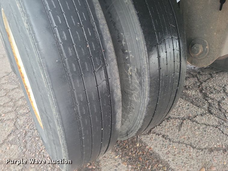 image for item KD9296 2016 Vanguard Rem VIP 4000  dry van trailer