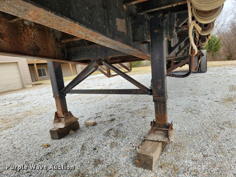 image for item KT9369 1993 Fontaine FTW-5-8045SL  flatbed trailer