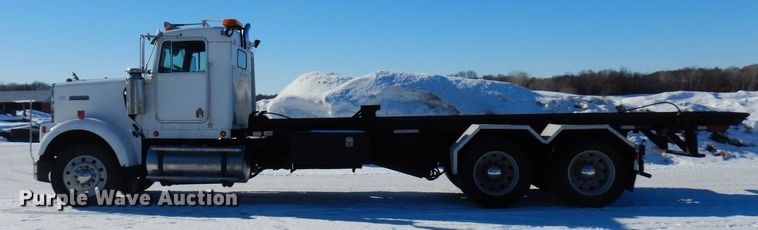 image for item KU9736 1985 Kenworth W900  roll-off container truck