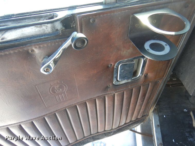 image for item KU9736 1985 Kenworth W900  roll-off container truck