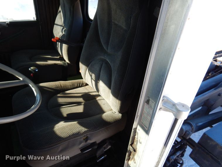 image for item KU9736 1985 Kenworth W900  roll-off container truck