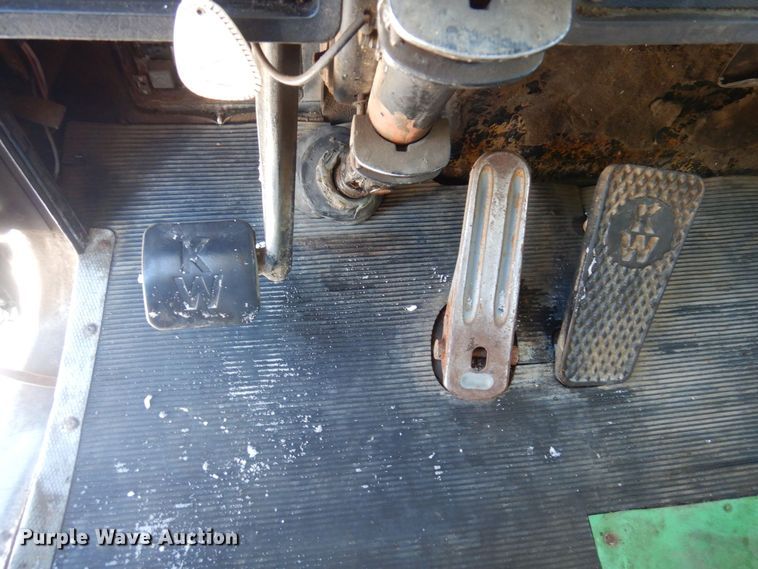 image for item KU9736 1985 Kenworth W900  roll-off container truck