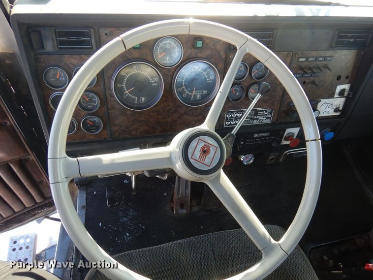 image for item KU9736 1985 Kenworth W900  roll-off container truck