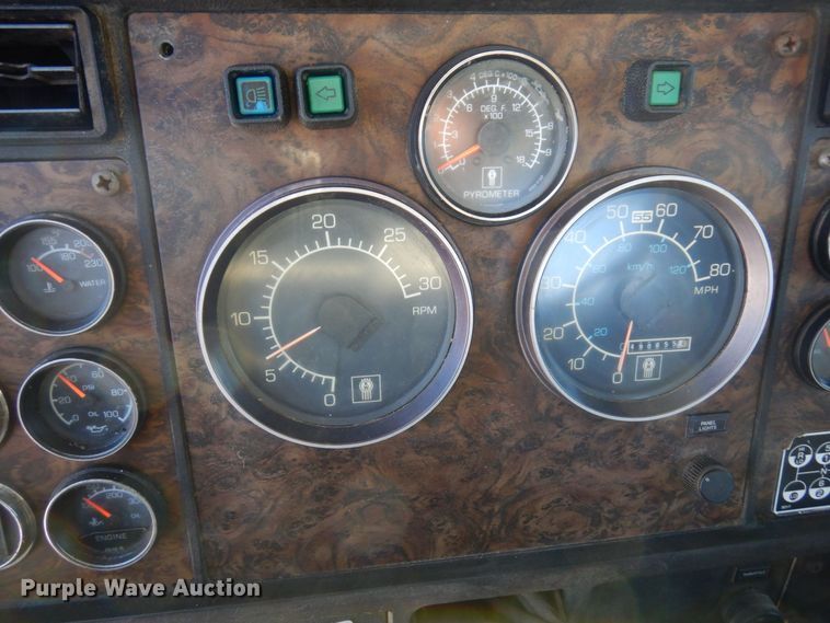 image for item KU9736 1985 Kenworth W900  roll-off container truck