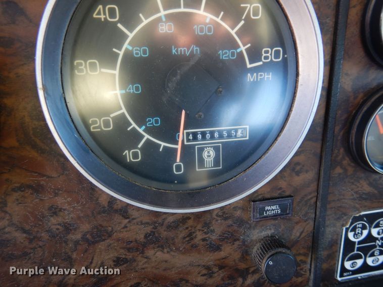 image for item KU9736 1985 Kenworth W900  roll-off container truck