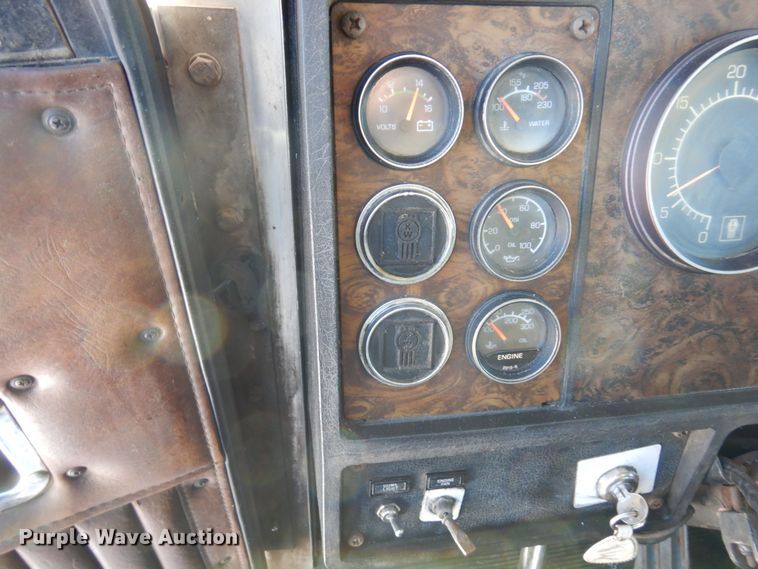 image for item KU9736 1985 Kenworth W900  roll-off container truck