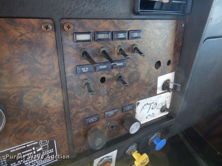 image for item KU9736 1985 Kenworth W900  roll-off container truck