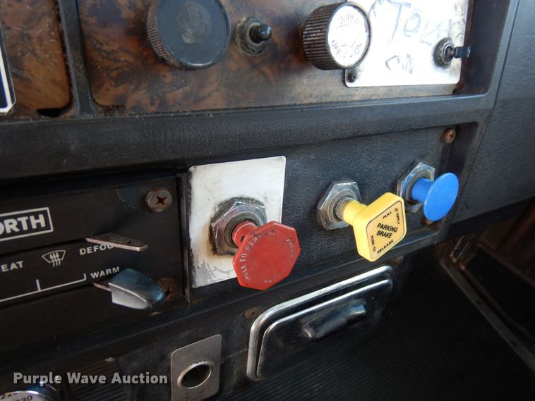 image for item KU9736 1985 Kenworth W900  roll-off container truck