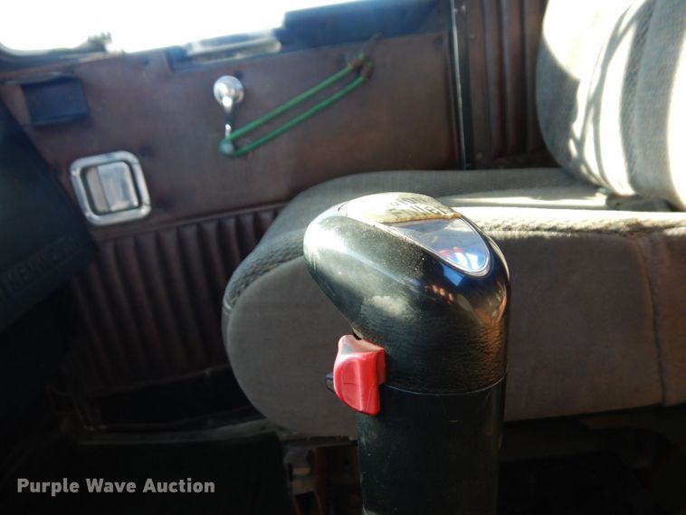 image for item KU9736 1985 Kenworth W900  roll-off container truck