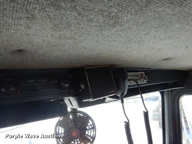 image for item KU9736 1985 Kenworth W900  roll-off container truck