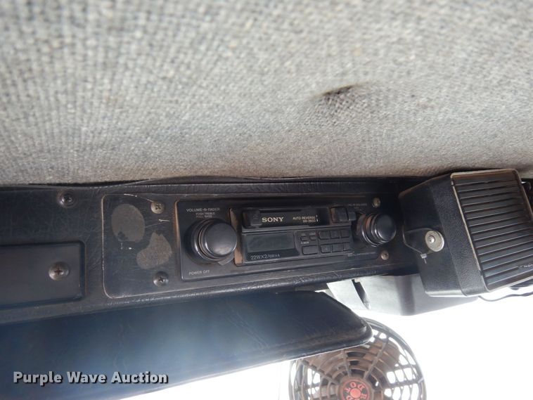 image for item KU9736 1985 Kenworth W900  roll-off container truck