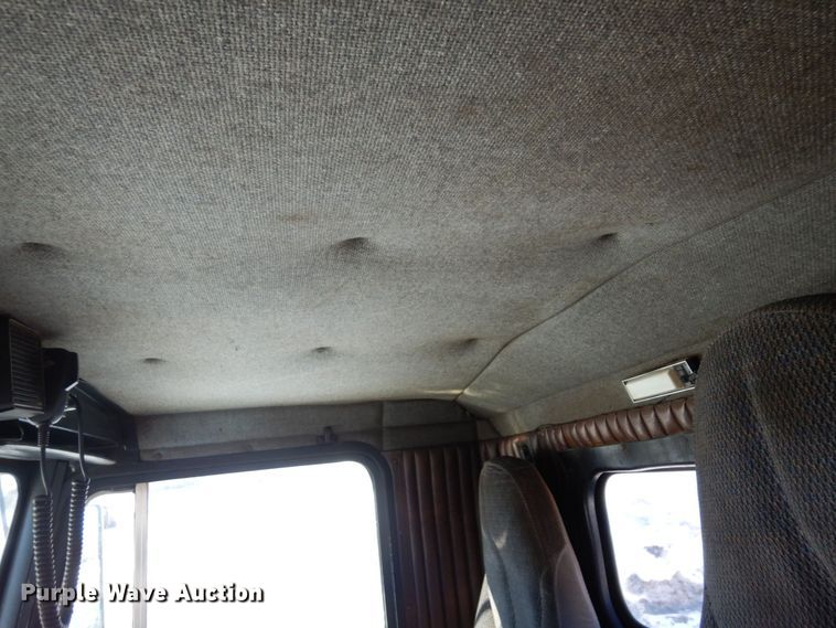 image for item KU9736 1985 Kenworth W900  roll-off container truck