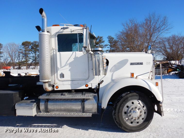 image for item KU9736 1985 Kenworth W900  roll-off container truck