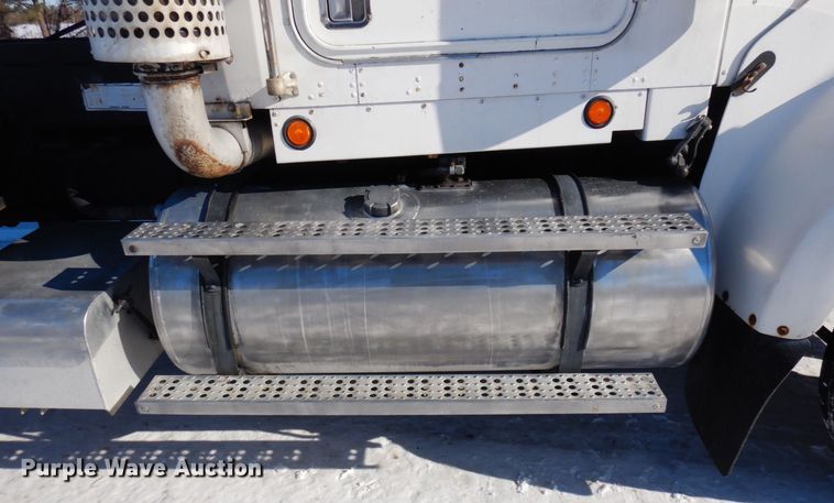 image for item KU9736 1985 Kenworth W900  roll-off container truck