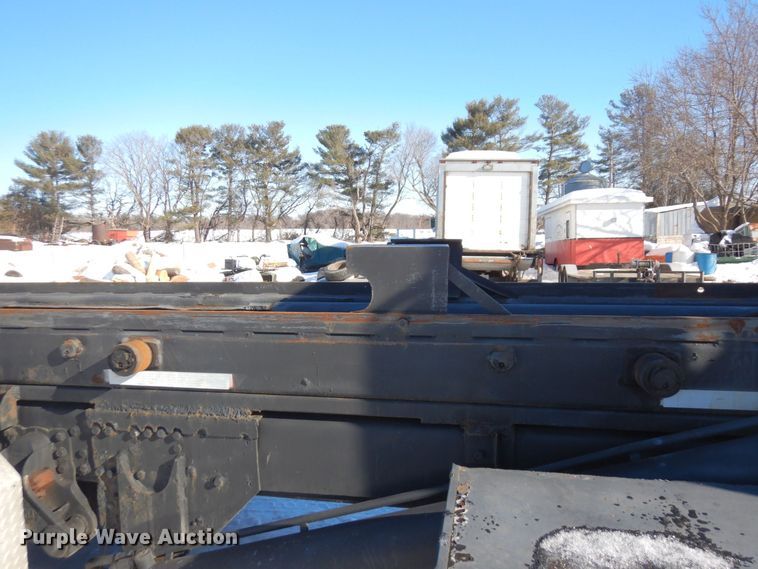 image for item KU9736 1985 Kenworth W900  roll-off container truck