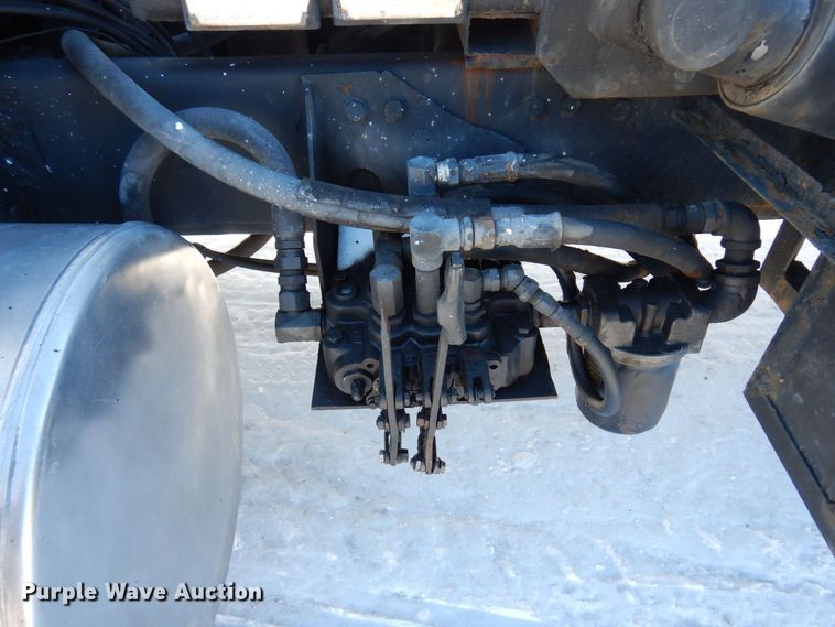 image for item KU9736 1985 Kenworth W900  roll-off container truck