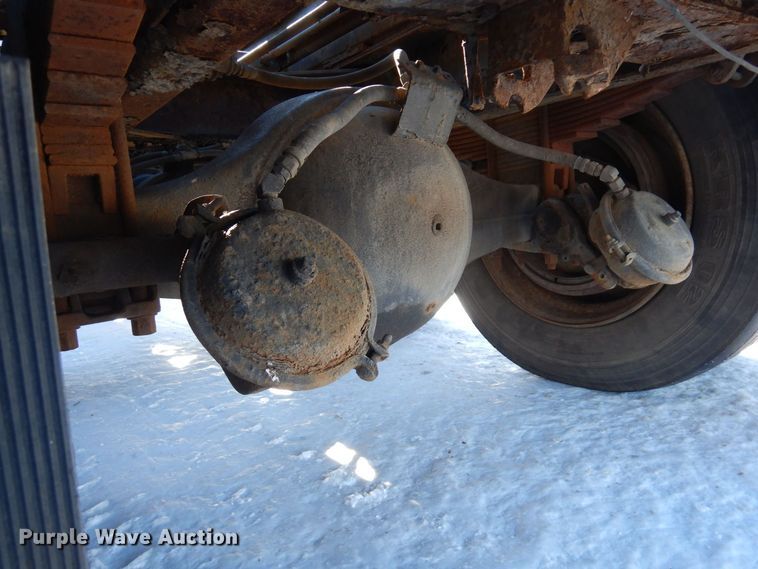 image for item KU9736 1985 Kenworth W900  roll-off container truck