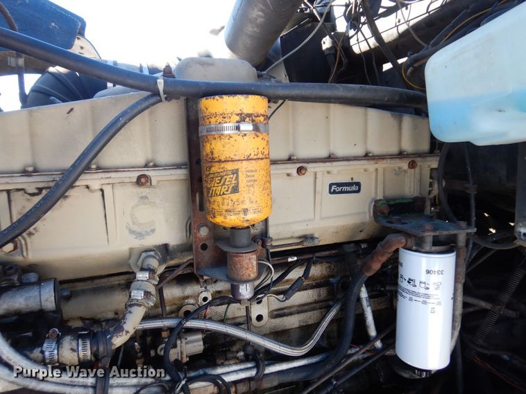 image for item KU9736 1985 Kenworth W900  roll-off container truck