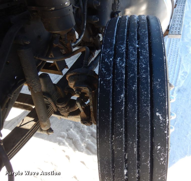 image for item KU9736 1985 Kenworth W900  roll-off container truck