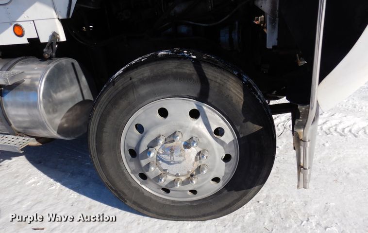 image for item KU9736 1985 Kenworth W900  roll-off container truck