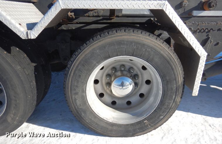 image for item KU9736 1985 Kenworth W900  roll-off container truck