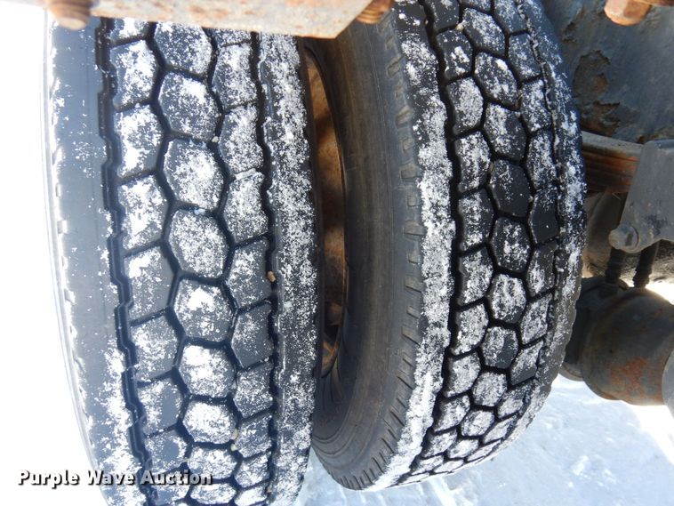 image for item KU9736 1985 Kenworth W900  roll-off container truck