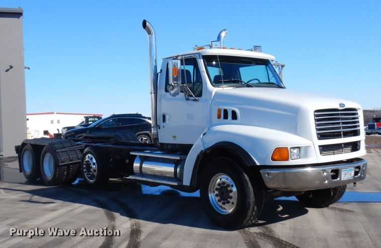 image for item KU9748 1998 Ford LT9522 truck cab and chassis