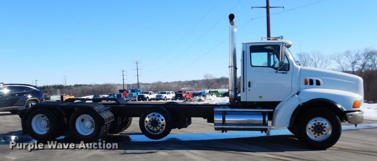 image for item KU9748 1998 Ford LT9522 truck cab and chassis