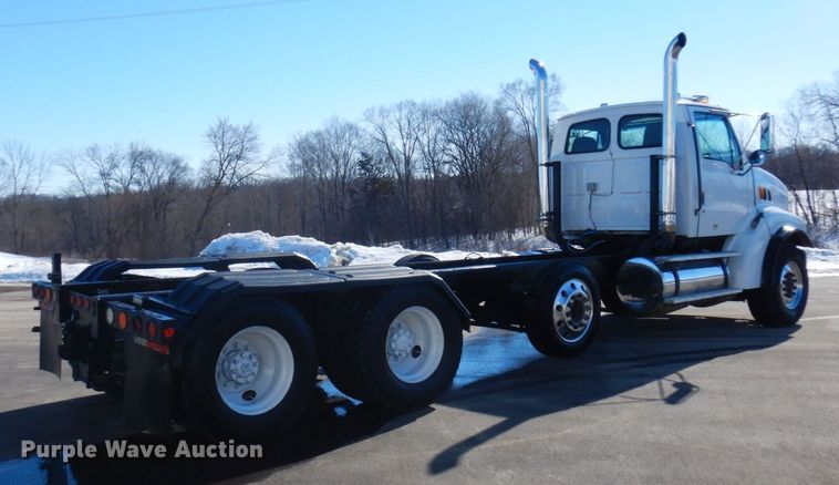 image for item KU9748 1998 Ford LT9522 truck cab and chassis