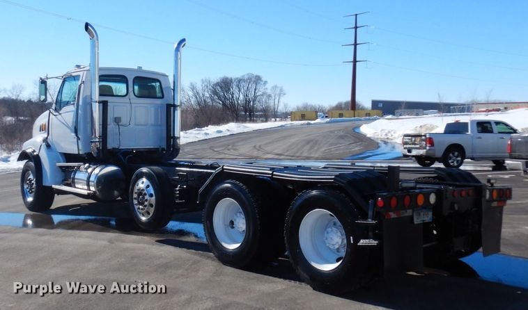 image for item KU9748 1998 Ford LT9522 truck cab and chassis