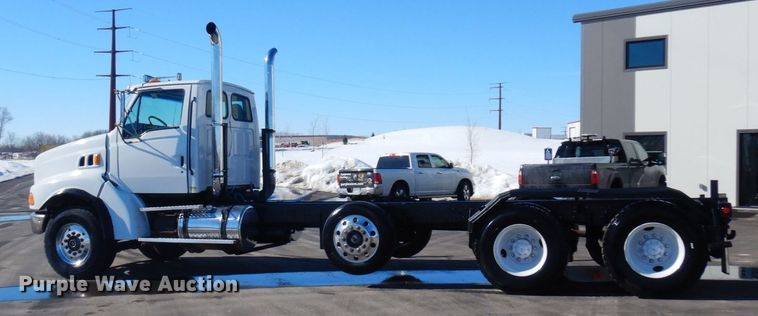 image for item KU9748 1998 Ford LT9522 truck cab and chassis